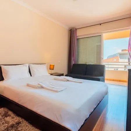 Flh Park With Pool * Funchal (Madeira)